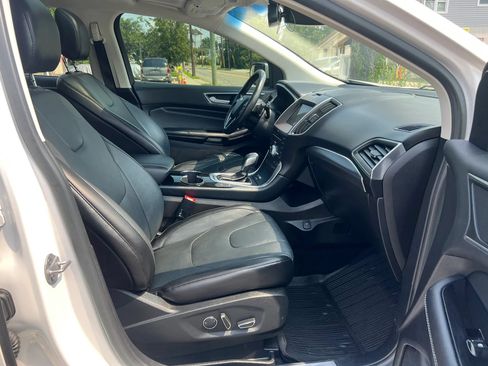 Used 2017 Ford Edge Titanium w/ Equipment Group 302A AWD/4WD image 32