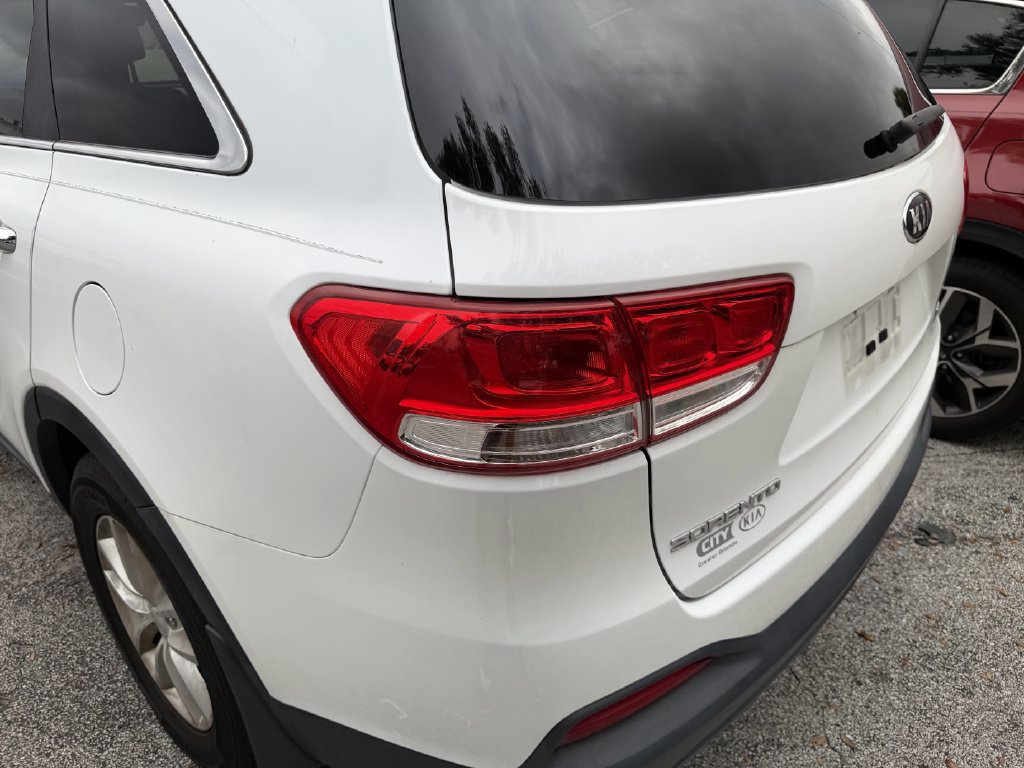 Used 2018 Kia Sorento FWD image 9