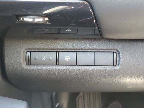 Certified 2024 Nissan Pathfinder SV image 27