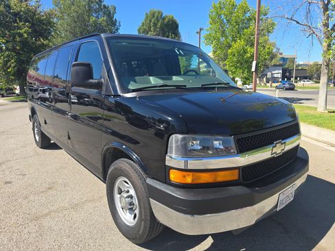 Used 2008 Chevrolet Express 3500 Extended Passenger w/ LT Preferred Equipment Group RWD image 3