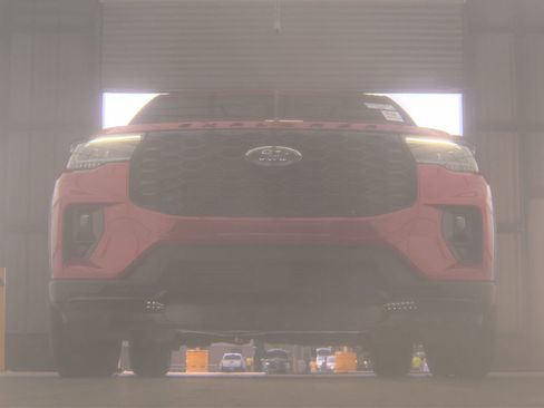 Used 2025 Ford Explorer ST-Line AWD/4WD image 2