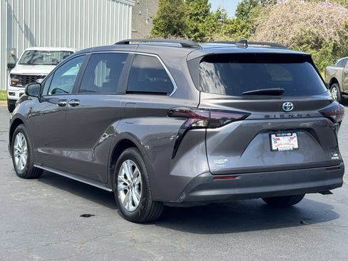 Used 2024 Toyota Sienna XLE image 16