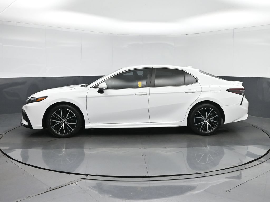 Used 2023 Toyota Camry SE FWD image 4