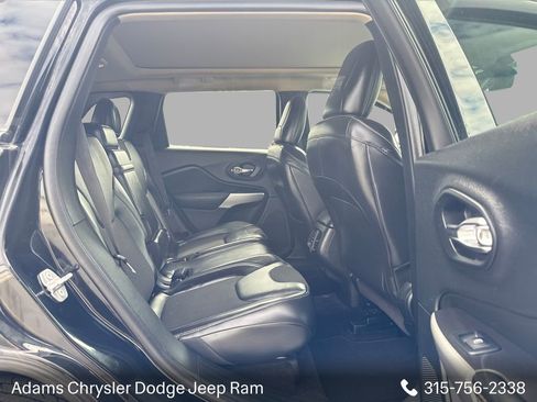 Used 2018 Jeep Cherokee Latitude Plus w/ Comfort/Convenience Group AWD/4WD image 12