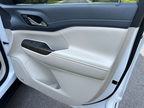 Used 2022 GMC Acadia Denali w/ Denali Technology Package image 32