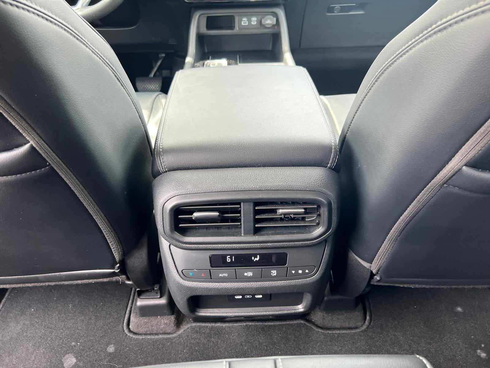Used 2024 Honda Pilot Touring image 29