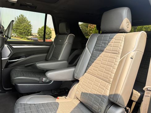 Used 2026 Cadillac Escalade V AWD/4WD image 8