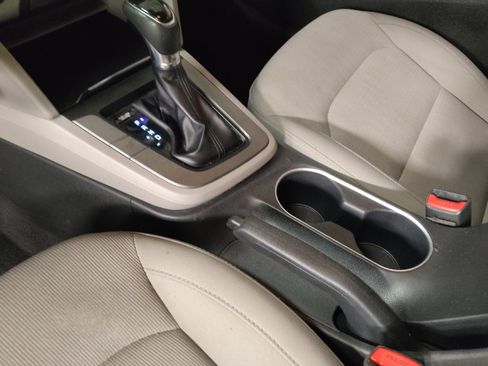 Used 2017 Hyundai Elantra SE image 26