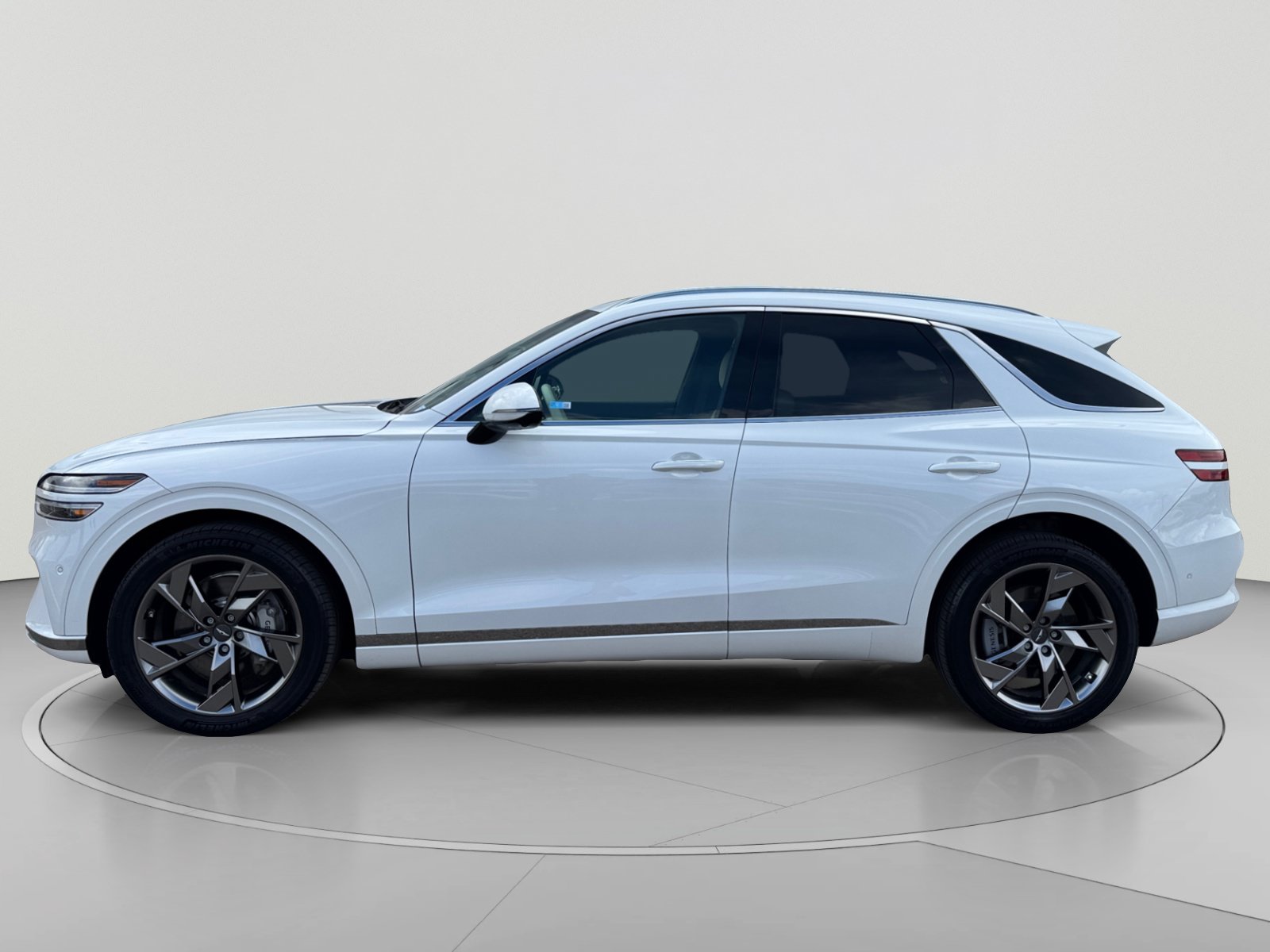 Used 2024 Genesis Electrified GV70 AWD/4WD image 2