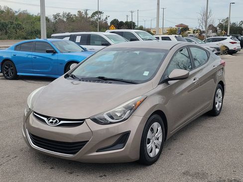 Used 2016 Hyundai Elantra SE image 11