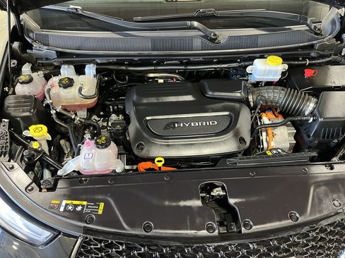 Used 2023 Chrysler Pacifica Touring-L FWD image 28