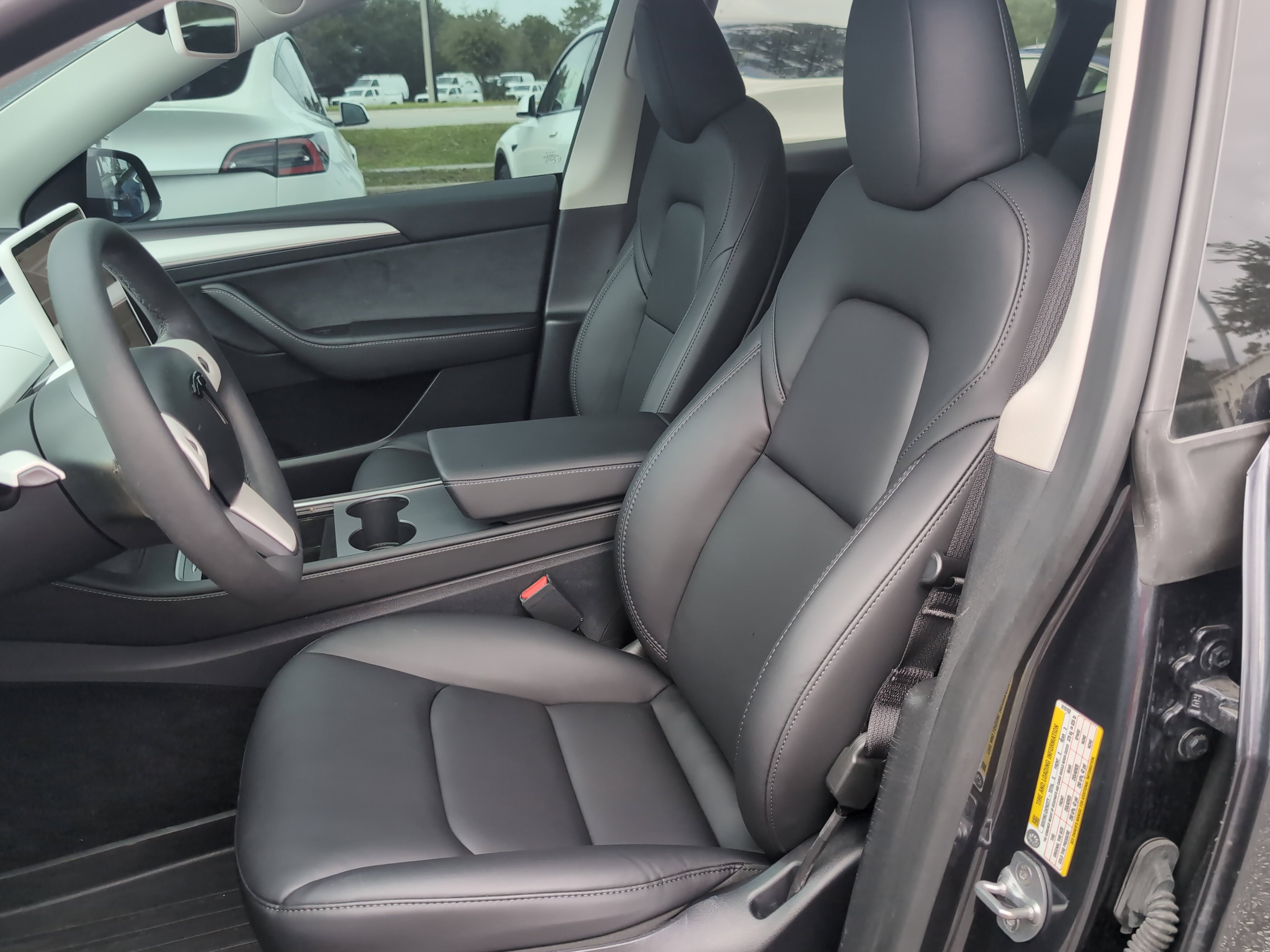 Used 2024 Tesla Model Y Long Range RWD image 9