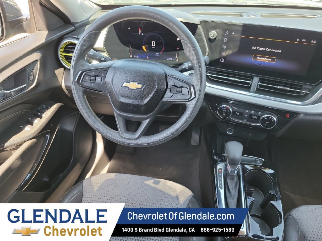 Used 2025 Chevrolet Trax LT FWD image 23