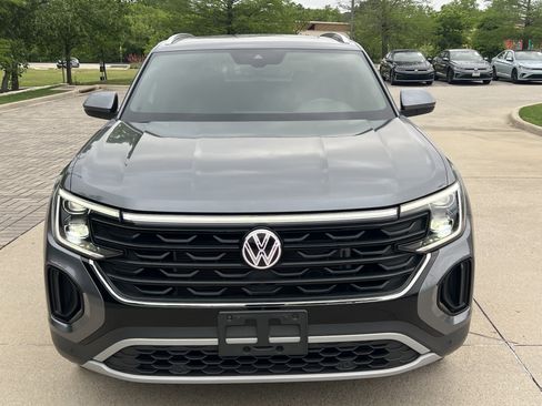 Used 2024 Volkswagen Atlas Cross Sport SE w/ Panoramic Sunroof Package image 3