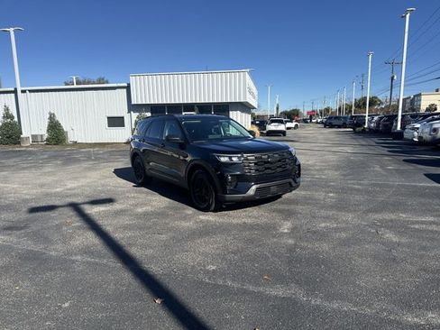 Used 2025 Ford Explorer Active w/ Active Comfort Package image 3