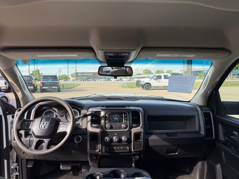 Used 2013 RAM 2500 Tradesman w/ Chrome Appearance Group image 25