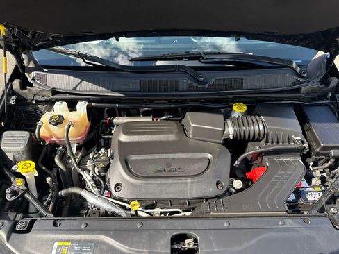 Used 2019 Chrysler Pacifica Touring Plus w/ S Appearance Package FWD image 20