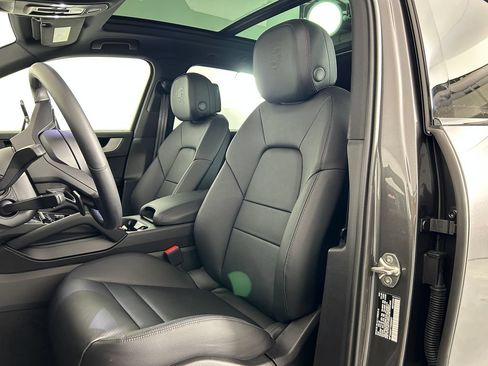 Certified 2026 Porsche Cayenne AWD/4WD image 5