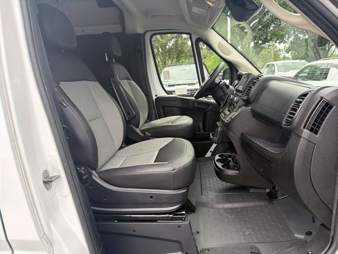 Used 2025 RAM ProMaster 2500 w/ Convenience Group FWD image 32