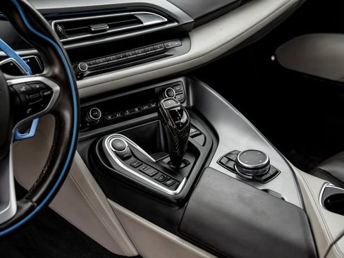Used 2015 BMW i8 image 20