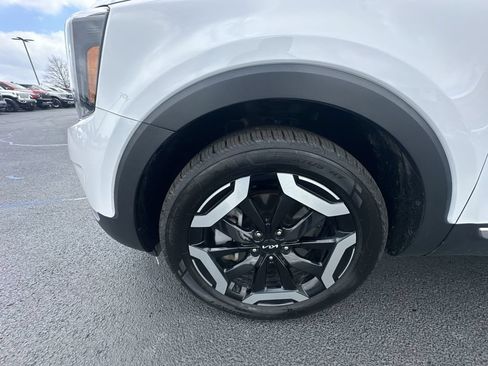 Used 2024 Kia Telluride EX w/ EX Captain's Chair Package FWD image 16