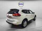 Used 2017 Nissan Rogue SV w/ SV Premium Package image 5