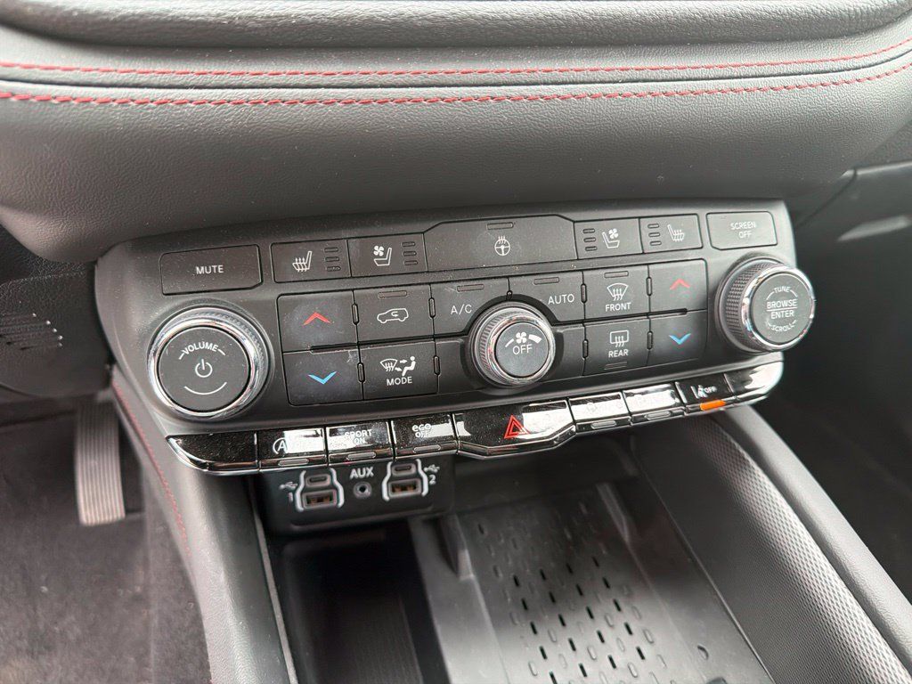Used 2025 Dodge Durango GT AWD/4WD image 14