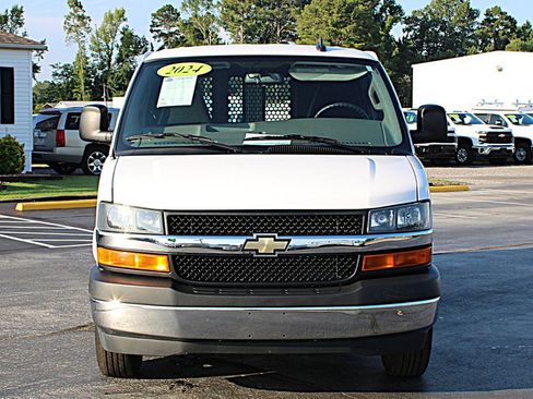 Used 2024 Chevrolet Express 2500 w/ Driver Convenience Package RWD image 13