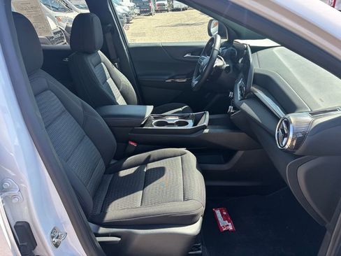 Used 2025 Chevrolet Equinox LT AWD/4WD image 11