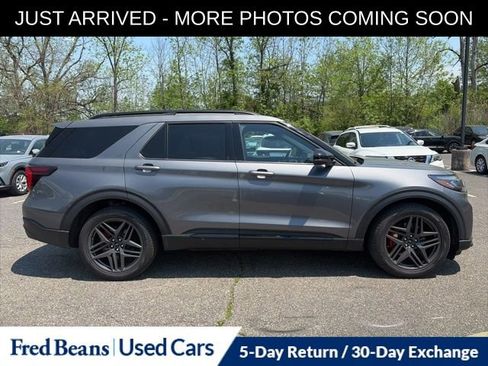 Used 2025 Ford Explorer ST w/ Sun And Sound Package AWD/4WD image 9