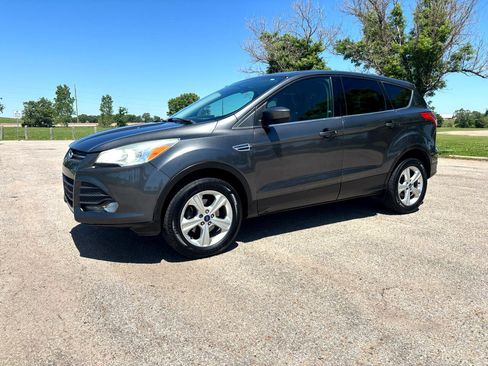 Used 2015 Ford Escape SE image 2