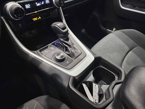 Used 2021 Toyota RAV4 XLE image 17