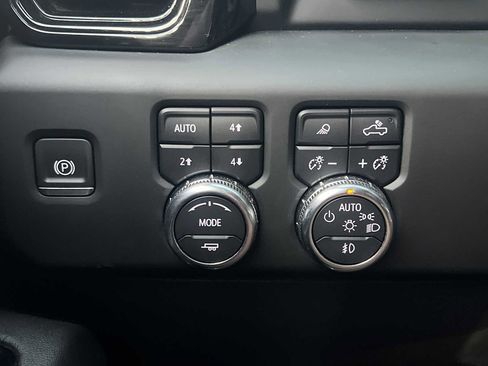 Used 2024 GMC Sierra 1500 AT4 w/ Technology Package image 16