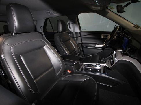 Used 2023 Ford Explorer XLT w/ Equipment Group 202A image 20