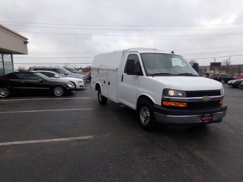 Used 2019 Chevrolet Express 3500 w/ Power Convenience Package RWD image 4