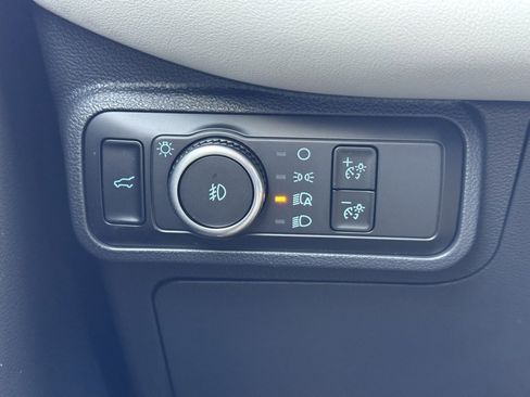 Used 2025 Ford Explorer Active w/ Active Comfort Package image 28