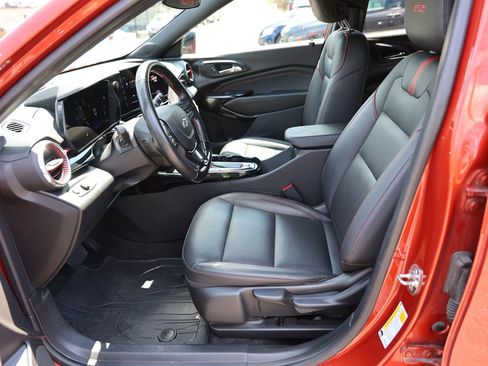 Used 2024 Chevrolet Trax RS w/ Sunroof Package FWD image 16