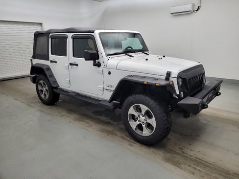 Used 2016 Jeep Wrangler Unlimited Sahara w/ Connectivity Group image 11