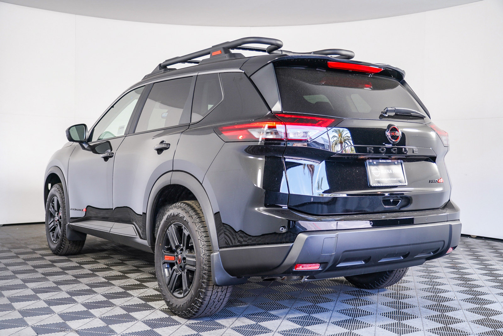 Used 2025 Nissan Rogue SV AWD/4WD image 4