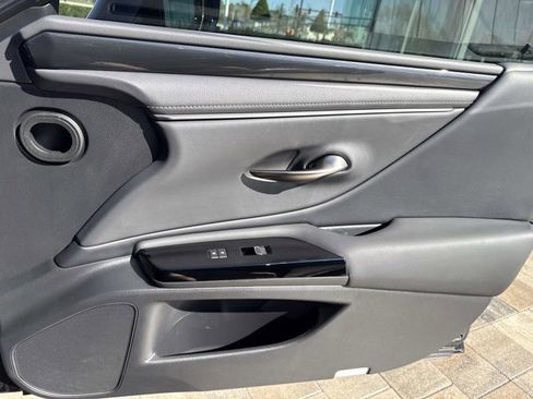 Used 2023 Lexus ES 350 w/ Accessory Package (Z2) image 18