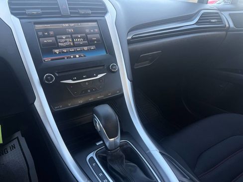 Used 2014 Ford Fusion SE image 20