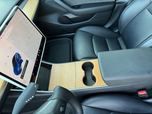 Used 2018 Tesla Model 3 Long Range image 31