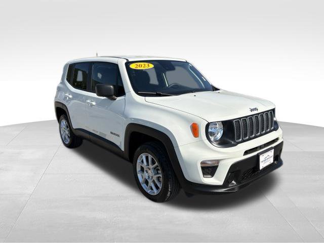 Used 2023 Jeep Renegade Latitude AWD/4WD image 8