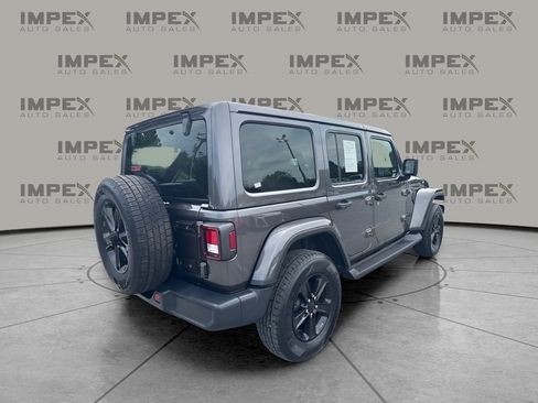 Used 2020 Jeep Wrangler Unlimited Sahara AWD/4WD image 3