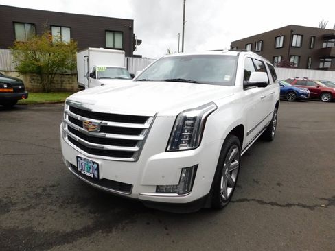 Used 2017 Cadillac Escalade ESV Premium Luxury AWD/4WD image 4