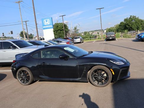 Used 2023 Toyota GR86 Premium w/ ALL Weather Mat Package (TMS) RWD image 4