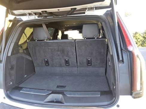 Used 2024 Cadillac Escalade Luxury image 10