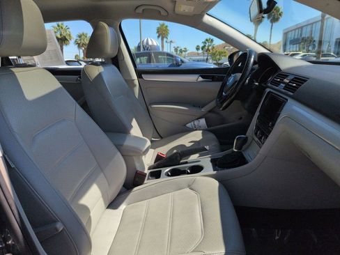 Used 2019 Volkswagen Passat 2.0T Wolfsburg w/ Wheels & Sunroof Package image 21