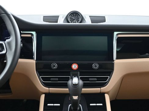 Certified 2026 Porsche Macan AWD/4WD image 11