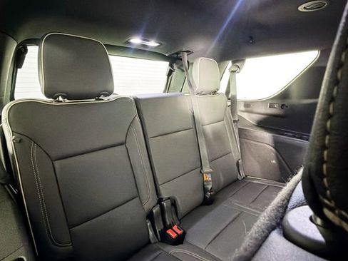 Used 2024 GMC Yukon SLT w/ SLT Luxury Package image 31